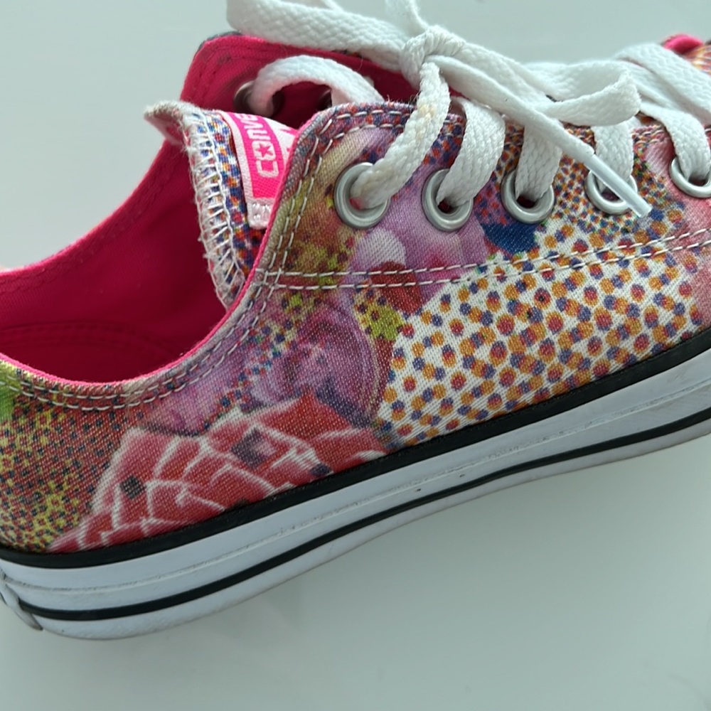 Floral print converse